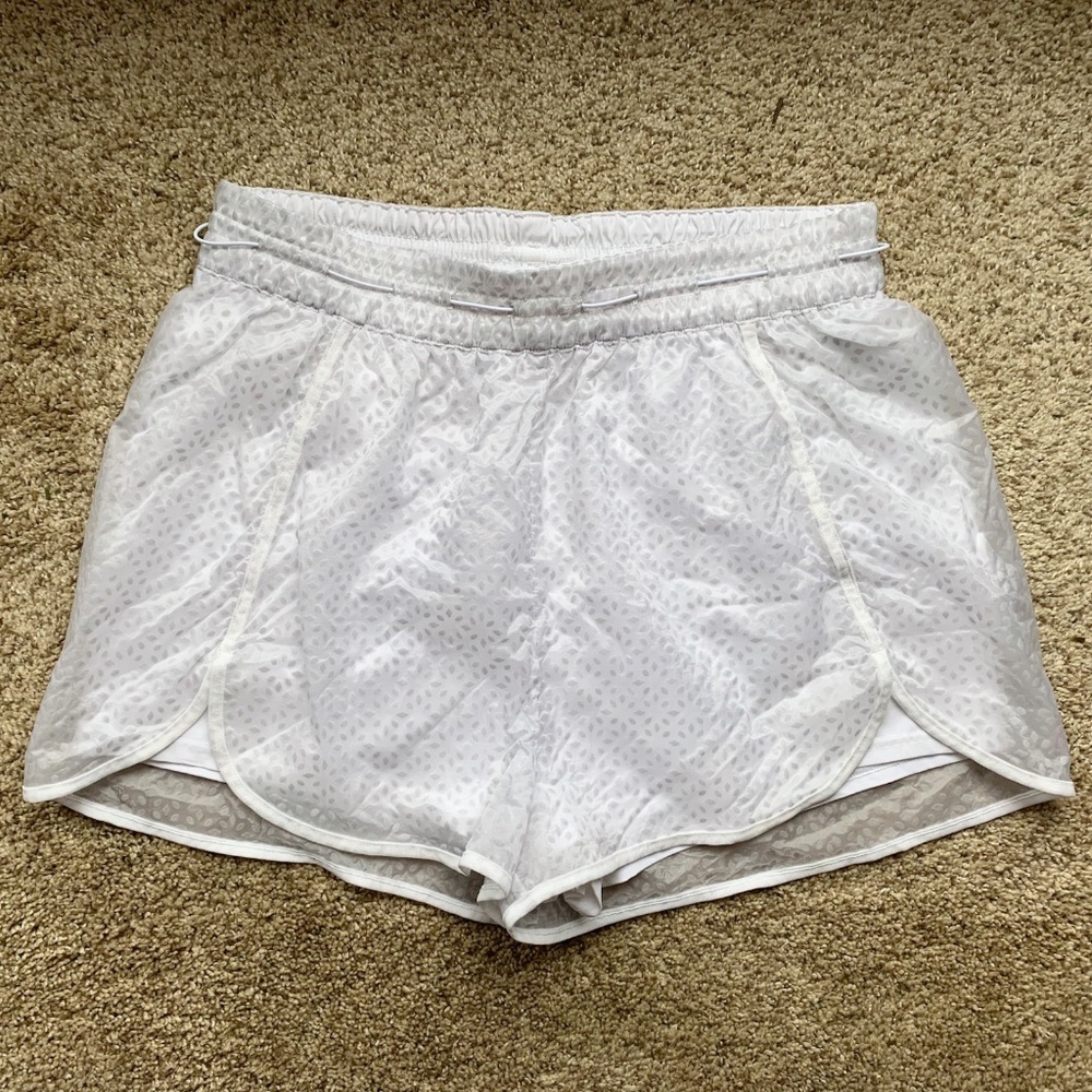 Lululemon Find Your Flock Shorts NWOT
